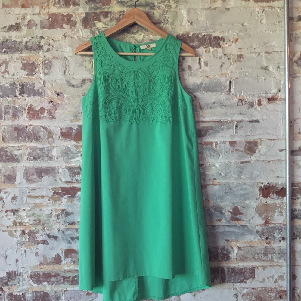 Green detailed shift dress by YA LA